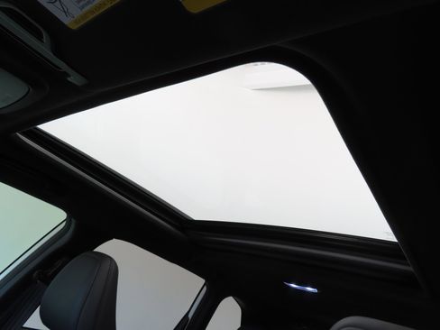 Used 2025 Subaru Forester Limited image 23