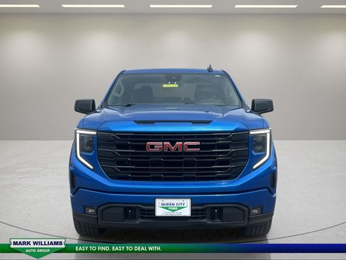 Used 2023 GMC Sierra 1500 Elevation AWD/4WD image 3
