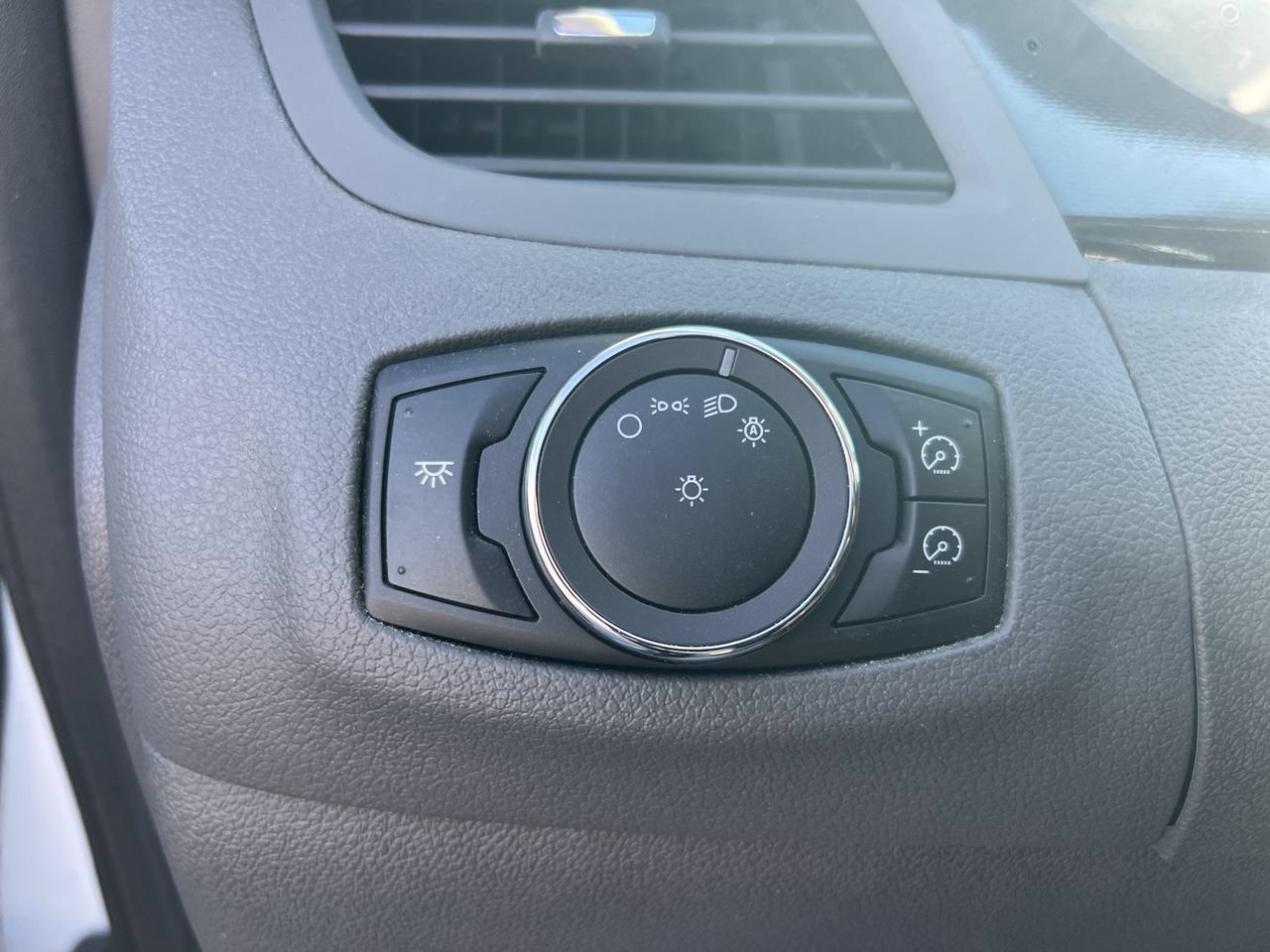 Used 2013 Ford Edge SE FWD image 25