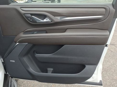 Used 2024 GMC Yukon XL Denali w/ Advanced Technology Package image 14