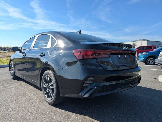 Used 2023 Kia Forte LXS w/ LXS Technology Package FWD image 5