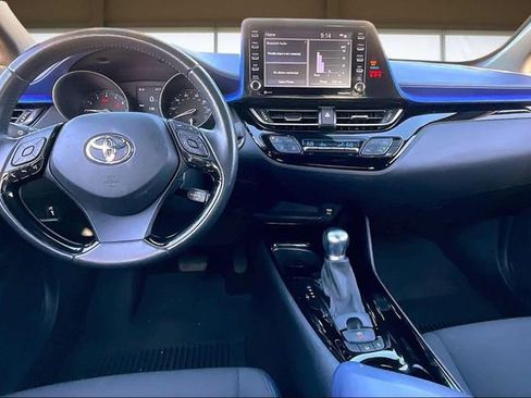 Used 2022 Toyota C-HR XLE image 16