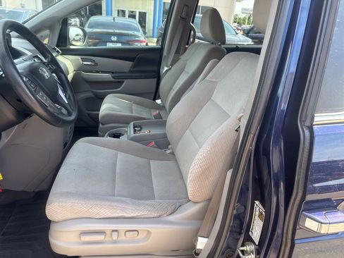 Used 2017 Honda Odyssey SE image 9