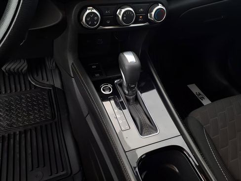 Used 2023 Nissan Kicks SV image 9