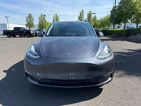 Used 2023 Tesla Model Y Long Range AWD/4WD image 2