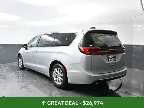 Used 2024 Chrysler Pacifica Touring-L image 12