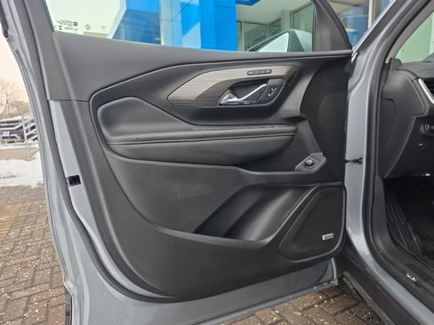 Used 2024 GMC Terrain SLT w/ Infotainment Package II image 13