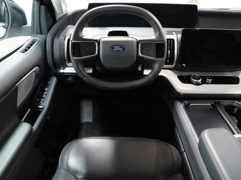 Used 2025 Ford Expedition Active image 13