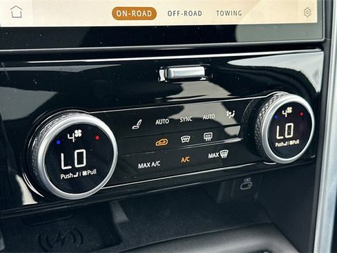 Certified 2024 Land Rover Discovery Dynamic SE image 20