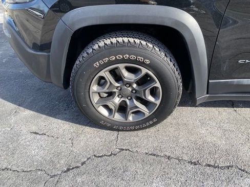 Used 2022 Jeep Cherokee Trailhawk w/ Comfort/Convenience Group image 2