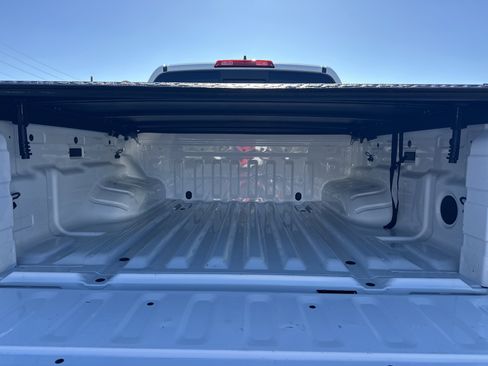 Used 2022 Nissan Frontier SV w/ Technology Package image 19