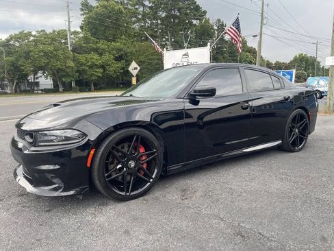 Used 2018 Dodge Charger SRT w/ Harman/Kardon Audio Group RWD image 4