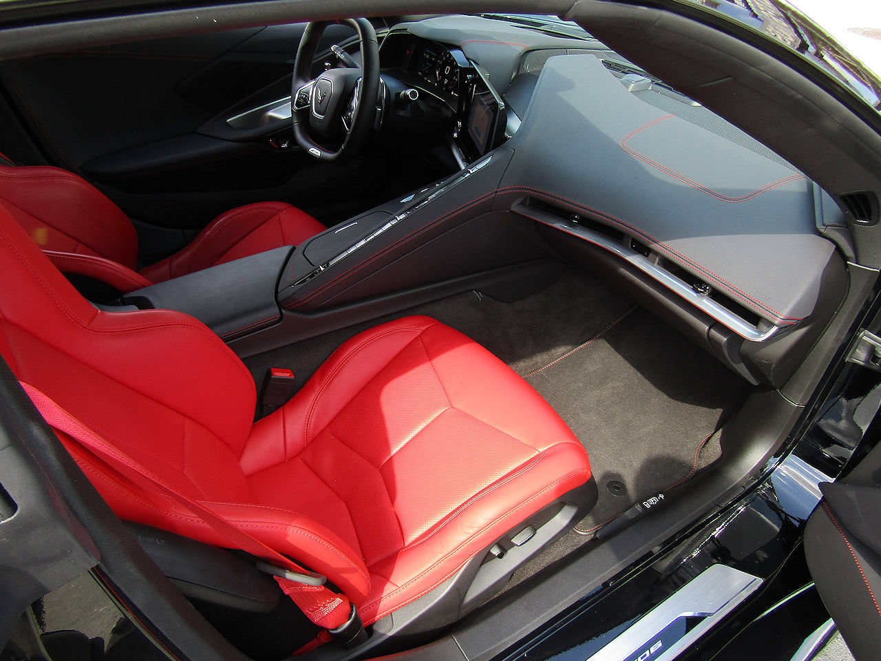 Used 2024 Chevrolet Corvette Z06 RWD image 13