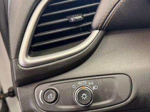 Used 2019 Chevrolet Trax LT w/ LT Convenience Package image 20