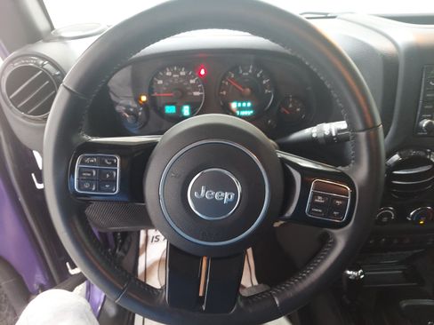 Used 2017 Jeep Wrangler Sahara AWD/4WD image 6
