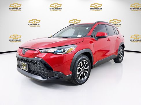 Used 2024 Toyota Corolla Cross AWD Hybrid w/ Moonroof Package image 3