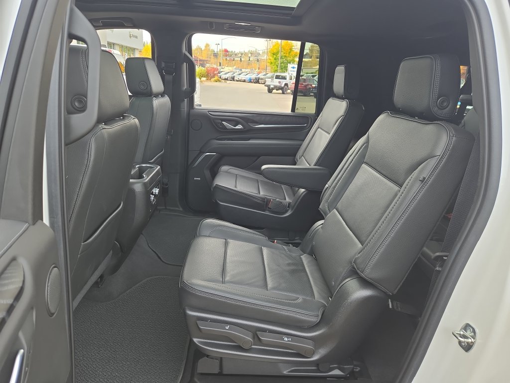 Used 2022 GMC Yukon XL Denali AWD/4WD image 15