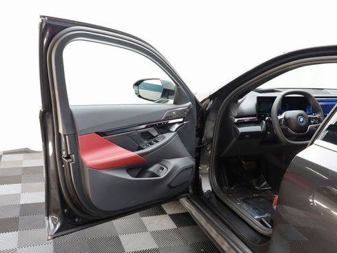 Used 2025 BMW i5 xDrive40 w/ Premium Package image 5