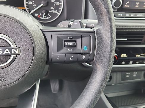 Used 2024 Nissan Rogue SV image 16