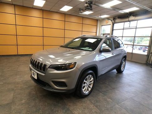 Used 2020 Jeep Cherokee Latitude w/ Cold Weather Group AWD/4WD image 3