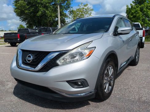 Used 2017 Nissan Murano SV FWD image 2