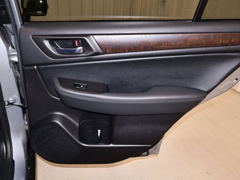 Used 2017 Subaru Outback 2.5i Limited AWD/4WD image 19