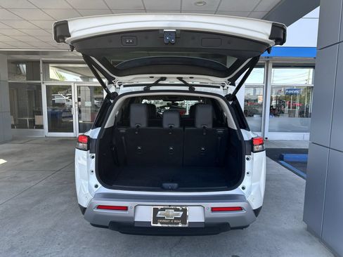 Used 2023 Nissan Pathfinder SL AWD/4WD image 25