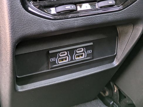 Used 2025 Jeep Grand Cherokee Laredo X image 15