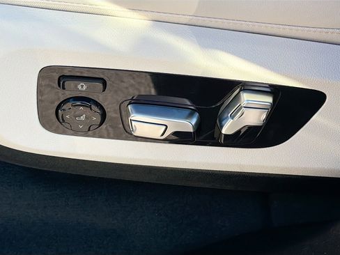 New 2026 BMW X5 xDrive50e image 25