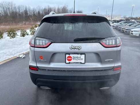 Used 2019 Jeep Cherokee Latitude w/ Cold Weather Group image 2