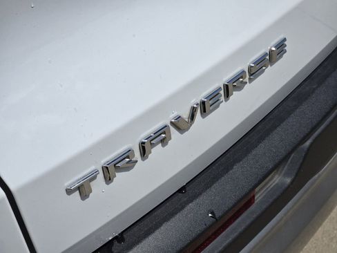 Used 2025 Chevrolet Traverse LT FWD image 16