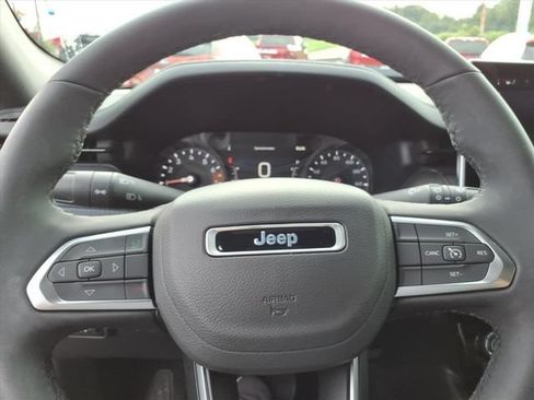 Used 2026 Jeep Compass Latitude AWD/4WD image 28