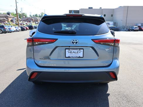 Used 2020 Toyota Highlander XLE AWD/4WD image 6