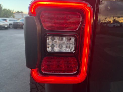 Used 2020 Jeep Gladiator Overland AWD/4WD image 28