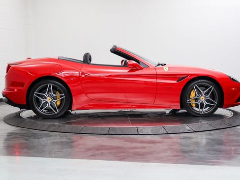 Used 2016 Ferrari California T RWD image 10