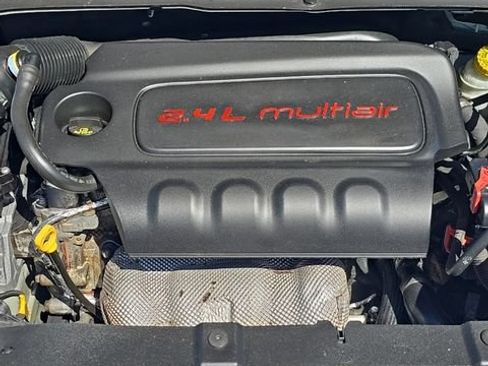 Used 2017 Jeep Renegade Limited AWD/4WD image 34