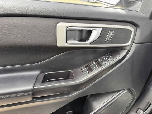 Used 2020 Ford Explorer XLT w/ Comfort Package image 13