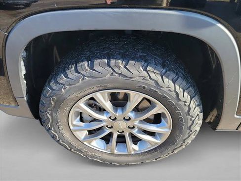 Used 2019 Jeep Cherokee Latitude Plus w/ Comfort/Convenience Group image 9