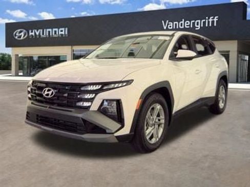 Used 2025 Hyundai Tucson SE FWD image 1