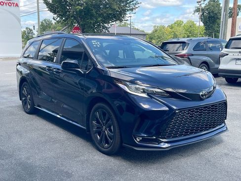 Used 2026 Toyota Sienna XSE FWD image 2