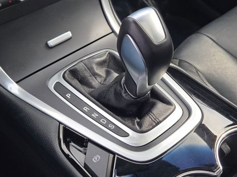 Used 2018 Ford Edge Titanium w/ Equipment Group 301A AWD/4WD image 34