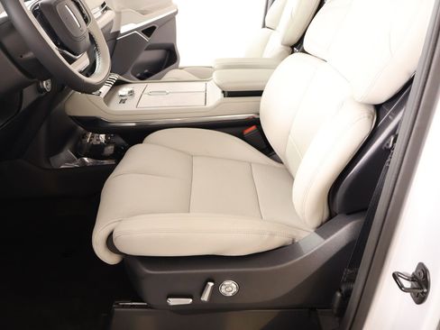 New 2026 Lincoln Navigator Premiere AWD/4WD image 12
