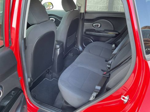 Used 2015 Kia Soul ! FWD image 26