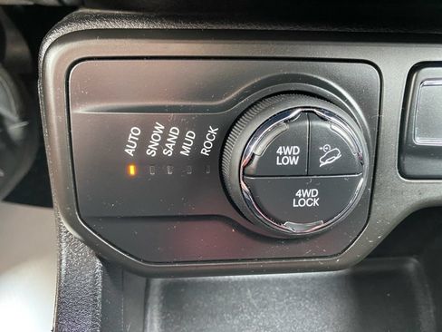 Certified 2018 Jeep Renegade Trailhawk w/ Cold Weather Group II AWD/4WD image 40