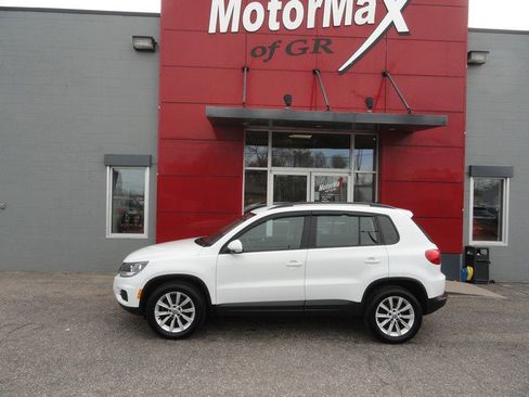 Used 2017 Volkswagen Tiguan Limited w/ Premium Package image 2