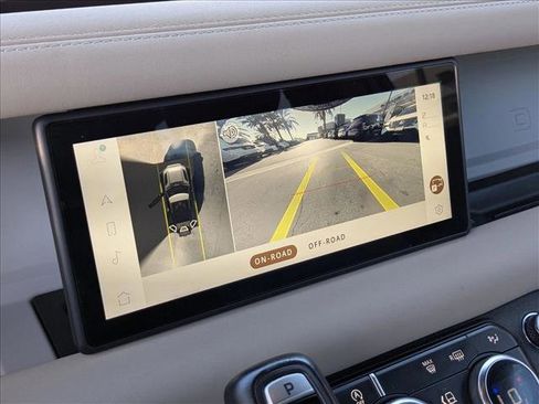 Used 2023 Land Rover Defender 90 X-Dynamic SE image 15