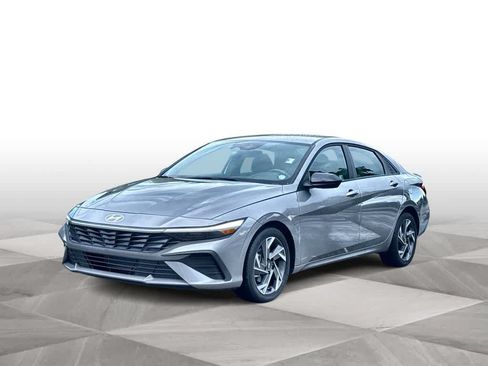Used 2025 Hyundai Elantra Sport FWD image 4