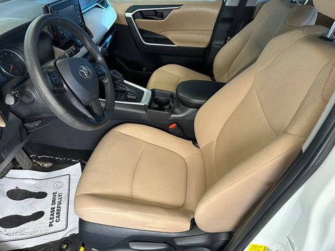 Used 2021 Toyota RAV4 LE AWD/4WD image 20