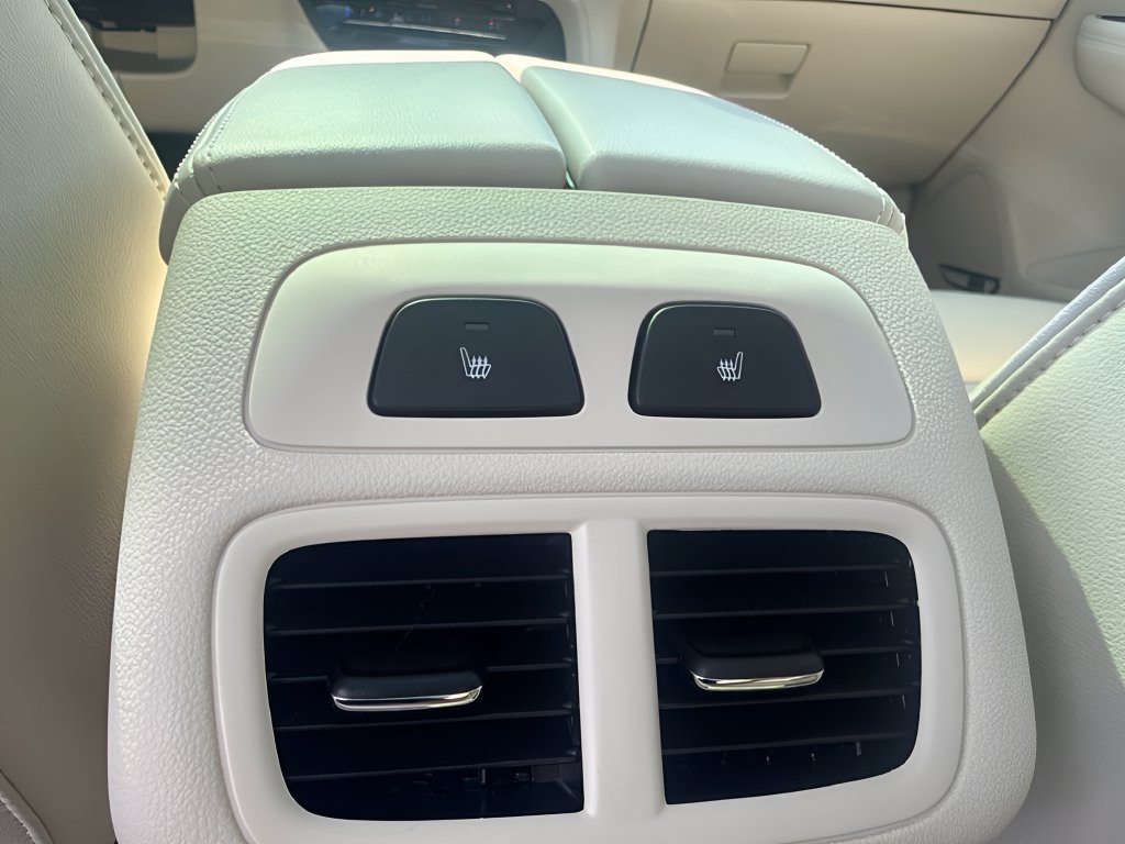 Used 2022 Buick Envision Avenir w/ Technology Package II FWD image 15