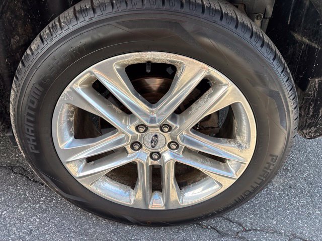 Used 2016 Ford Explorer XLT w/ Equipment Group 202A AWD/4WD image 19